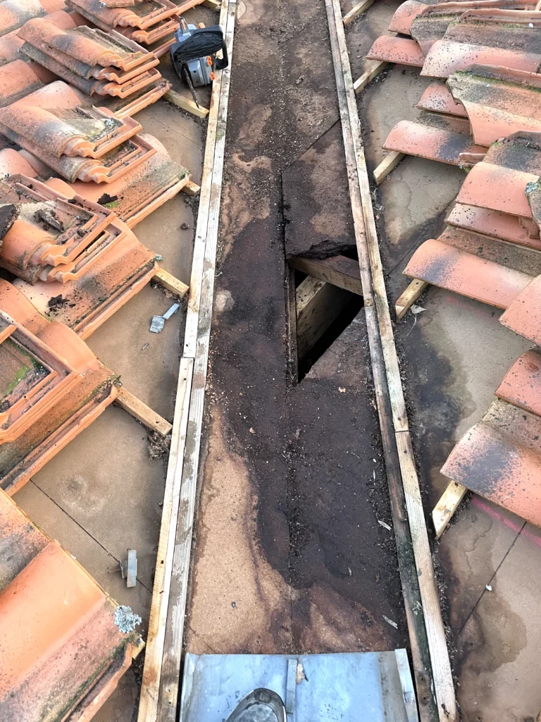 Installation descente d'évacuation d'eau en zinc étape 1