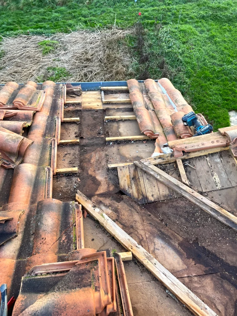 Installation descente d'évacuation d'eau en zinc étape 2