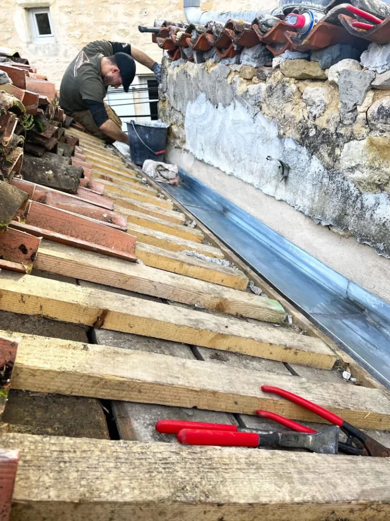 Descente en zinc pour évacuation d'eau étape